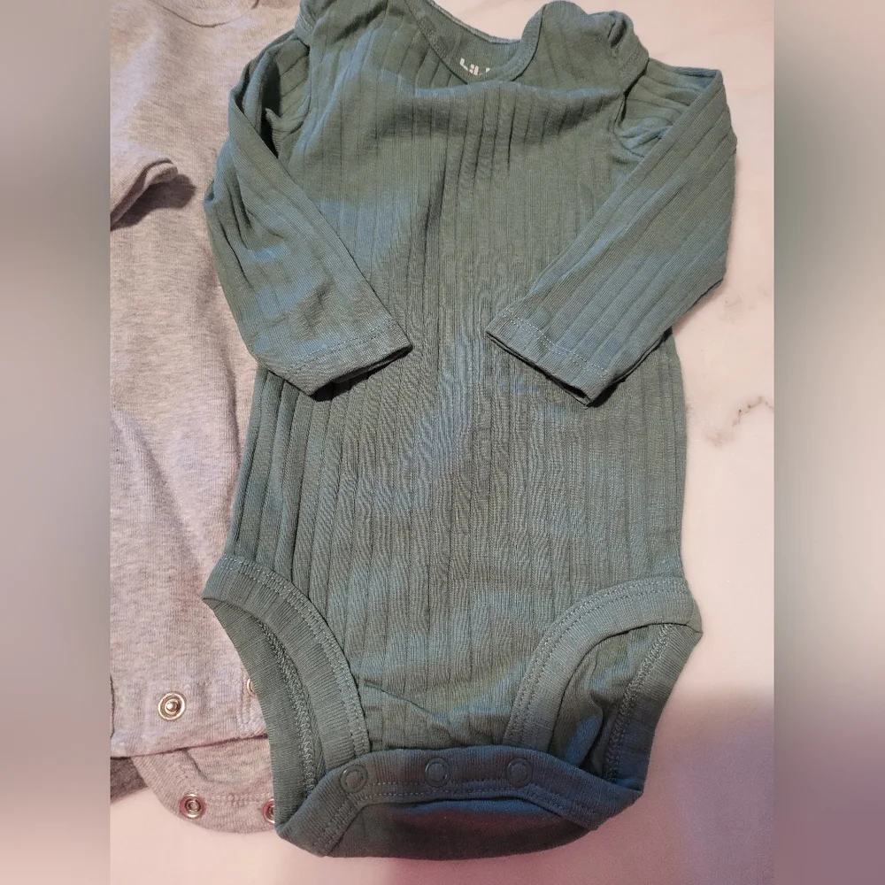EUC Carters Striped Assorted Color Infant One Pieces Bundle Size 3 To 6 Months